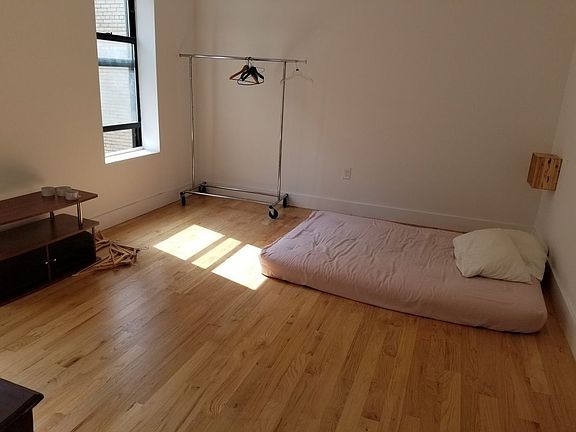 4th image of 2025 Regent Pl APT D3