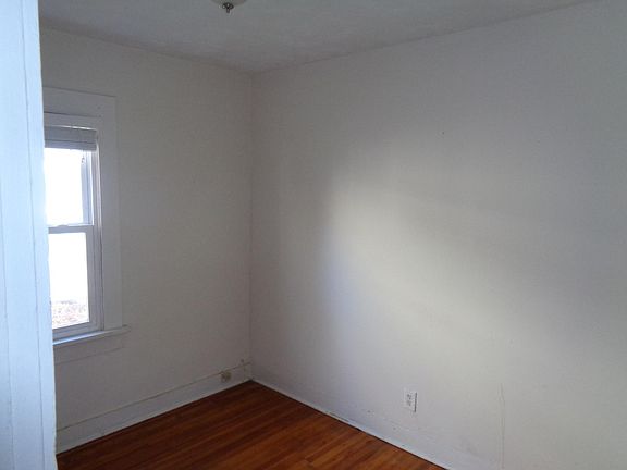 2nd image of 203 N 14th Ave