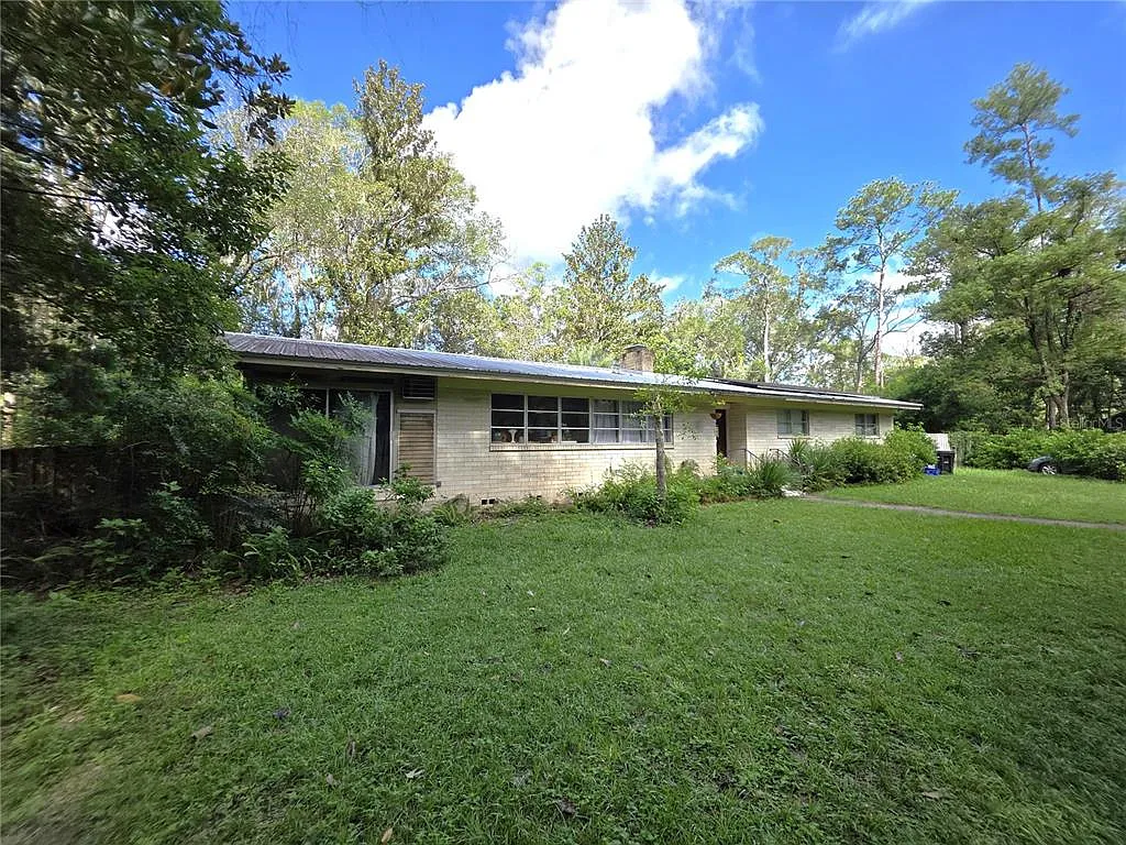 3 bed, 2.0 bath, 2044 sqft, $2,800 — Photo 2