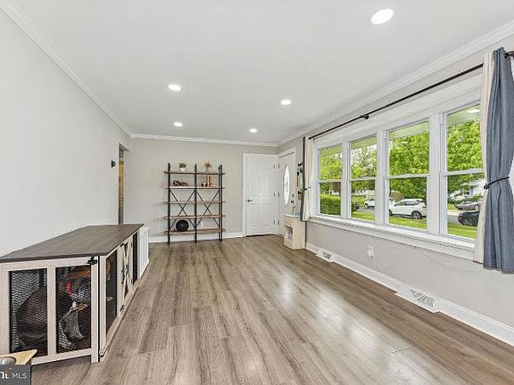 3rd image of 16 Temple Ave