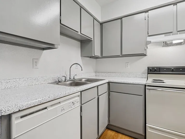 9850 S Kirkwood Rd — Photo 30
