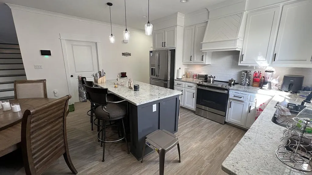 19 Bridgefield Ct — Photo 3