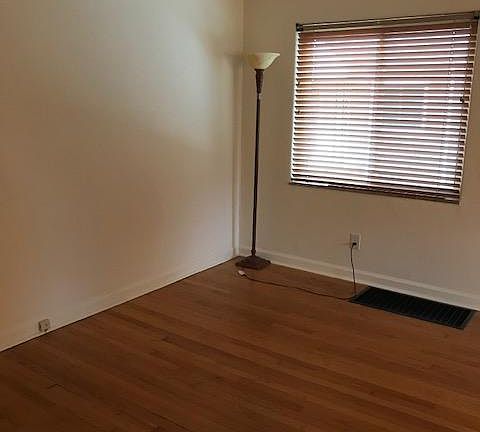 3rd image of 1100 Acorn Dr