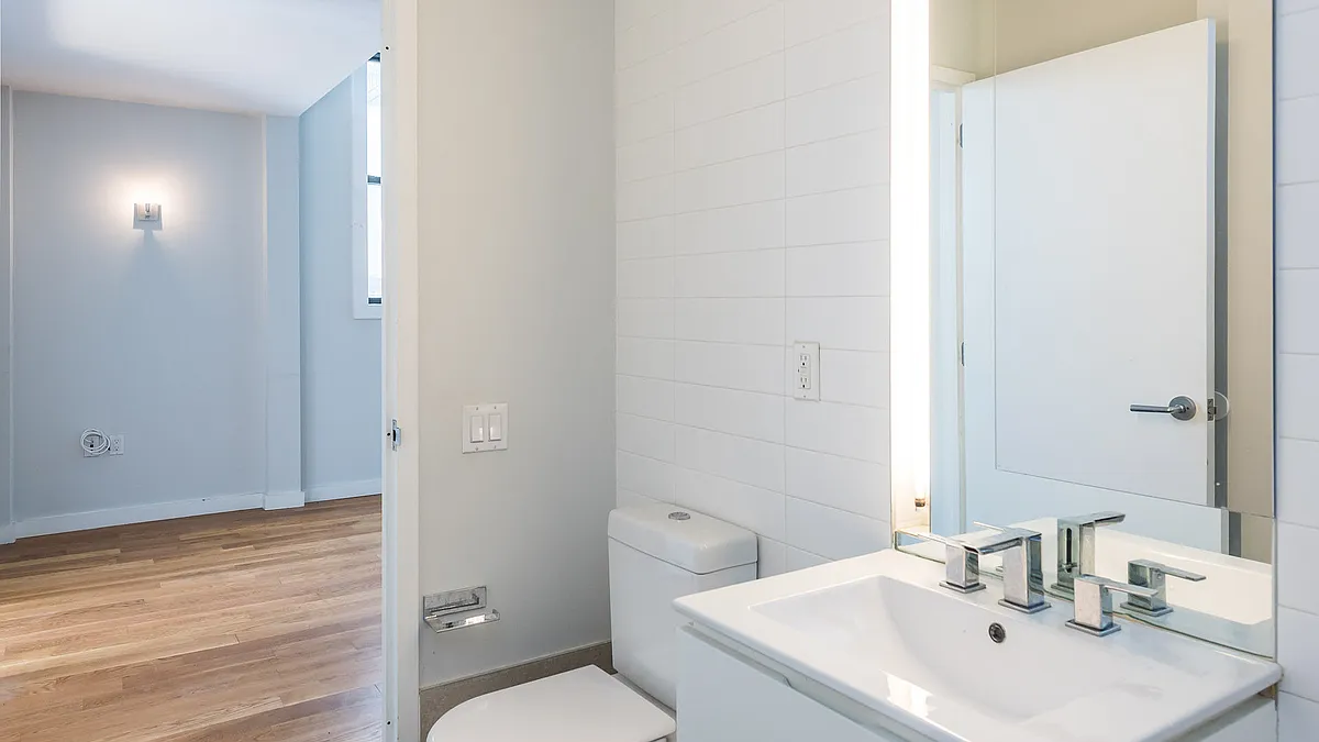Building Photo - 100 Dupont St #2D