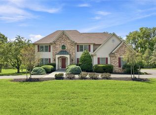 1572 Surrey Rd, Bethlehem, PA 18015