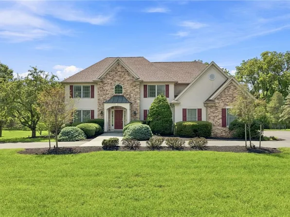 1572 Surrey Rd, Bethlehem, PA 18015