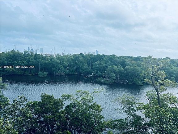 4th image of 16385 Biscayne Blvd Unit 421