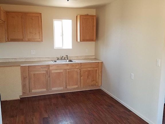 5th image of 2729 E Wood St