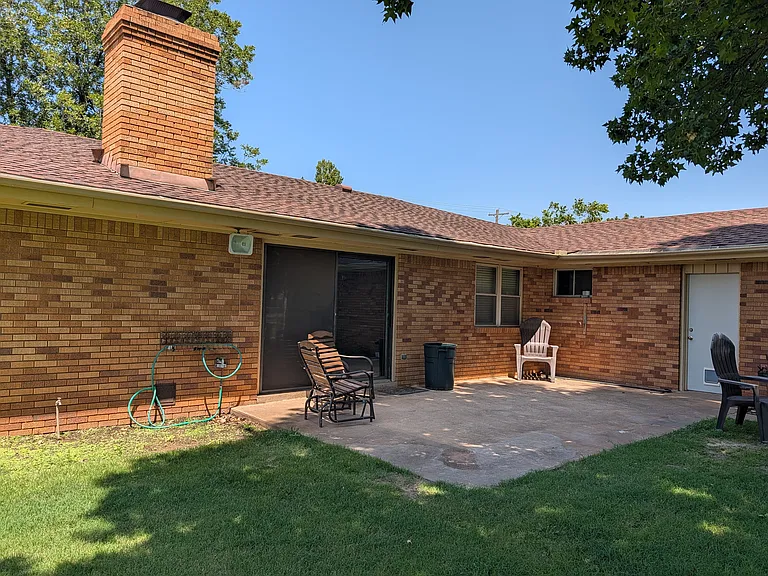 3810 N Rockwell Ave — Photo 17