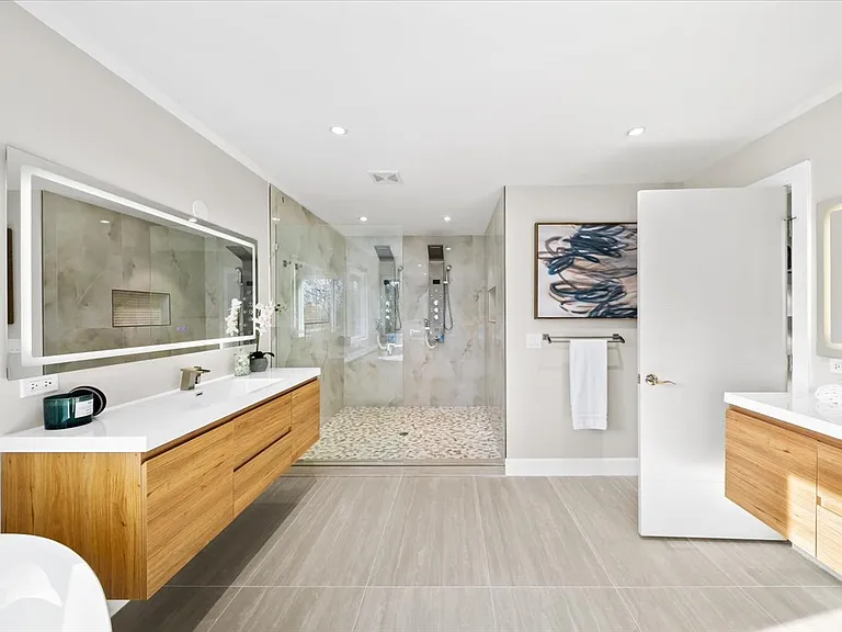 250 Bruton Way — Photo 38