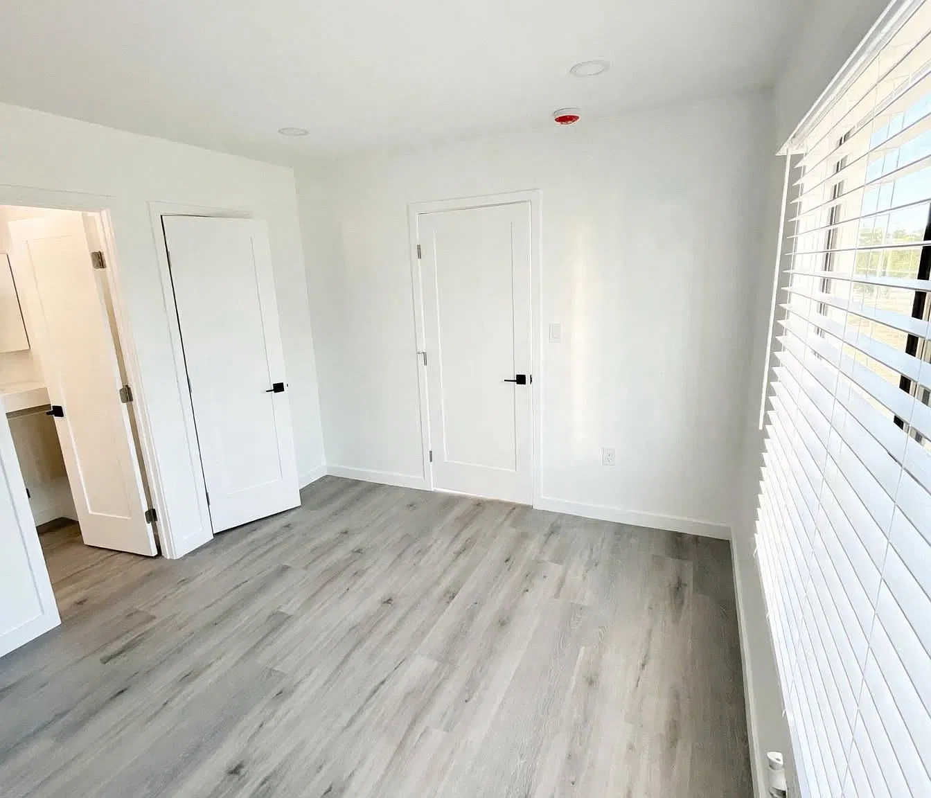 3 bed, 1000 sqft, $3,200 — Photo 4