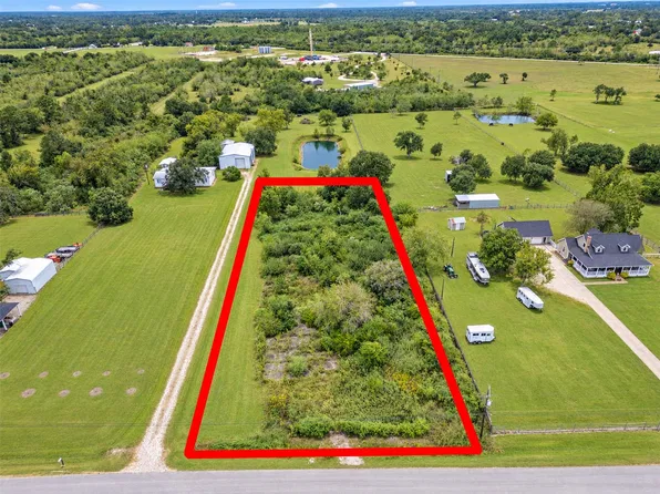 930 Lilley Rd, Alvin, TX 77511