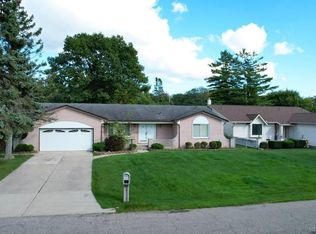 37210 Almont Dr E, Sterling Heights, MI 48310