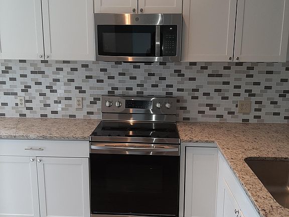 3rd image of 3371 Glenn Mottin Way S