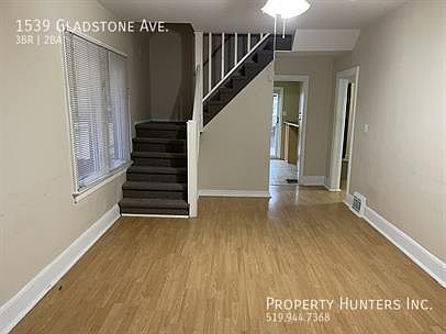 4th image of 1539 Gladstone Ave