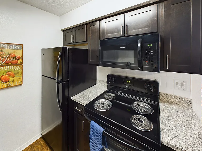 Raintree Apartments — Photo 16