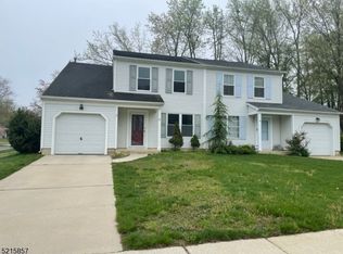 2 Woodhaven Ct, Clementon, NJ 08021