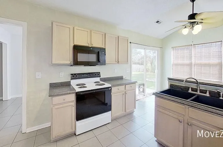 2406 Sapling Cir — Photo 8