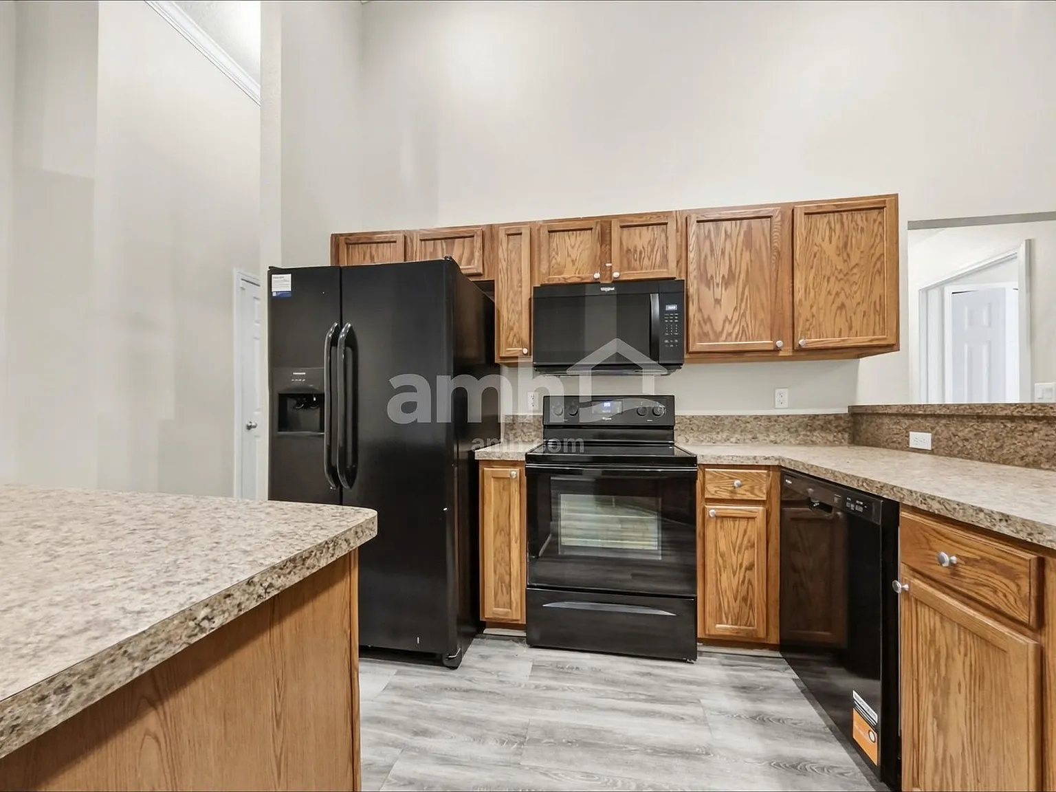 3 bed, 2.0 bath, 1823 sqft, $2,050 — Photo 3