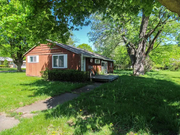 321 N Douglas Ave, Three Rivers, MI 49093