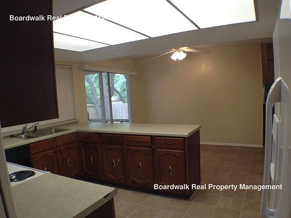 4th image of 12334 Capeswood St