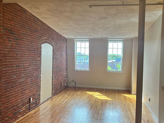 4th image of 19-23 Pleasant St #506