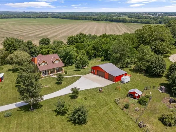 16970 198th St, Tonganoxie, KS 66086