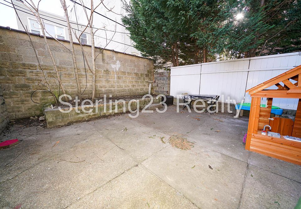 1st image of 25-39 22nd St #1E