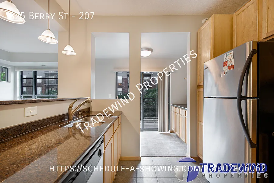 Fantastic 2 Bed 2 Bath Condo — Photo 4
