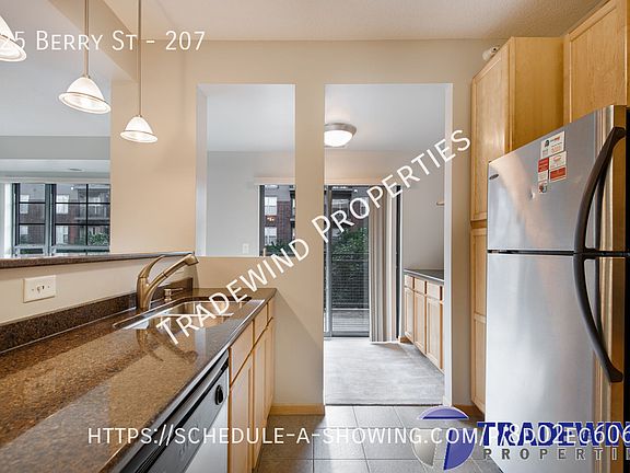 4th image of 825 Berry St APT 207