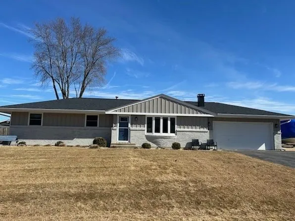 210 Teal Dr, Winnebago, IL 61088