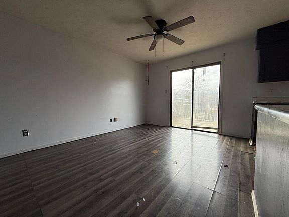 5th image of 403 Brown St