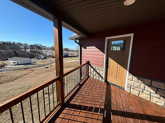 3rd image of 140 Bellwood Ln