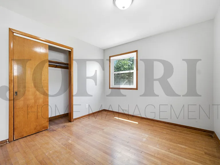 19604 Holiday Ln — Photo 7