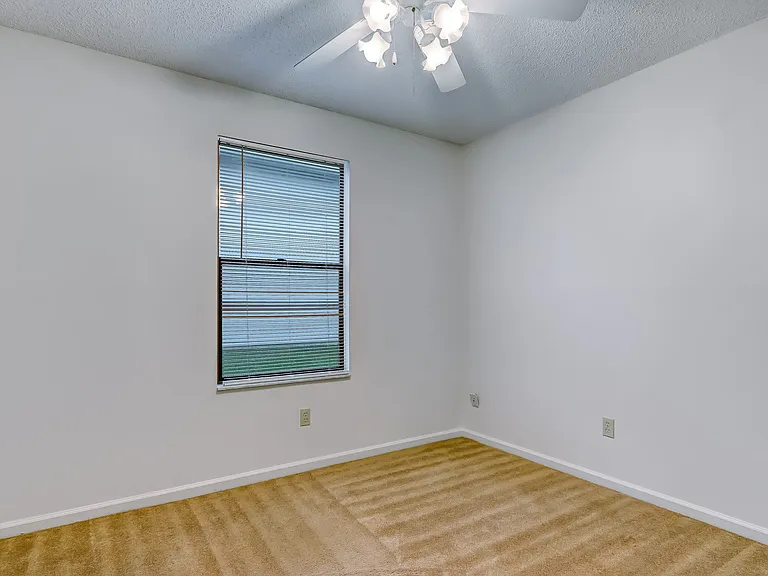 702 Meadowbrook Dr — Photo 9