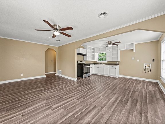 3rd image of 3623 Windsor Ave
