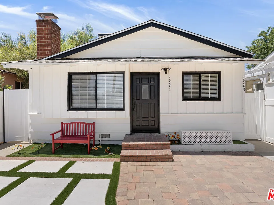 5541 Fallbrook Ave