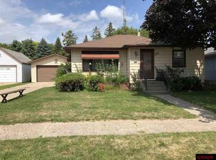 215 1st St NW, Madelia, MN 56062
