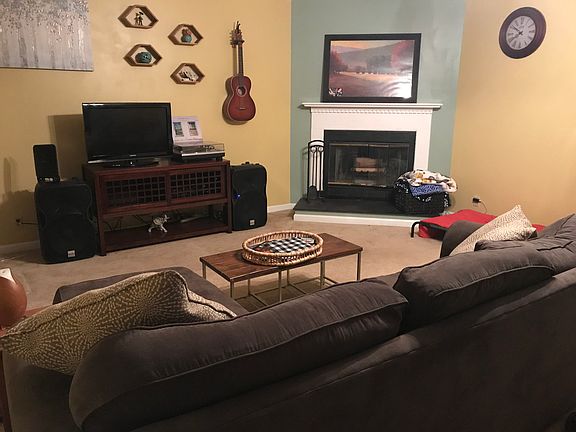 3rd image of 4037 Creekside Dr