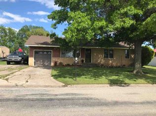 1008 N 9th St, Blackwell, OK 74631
