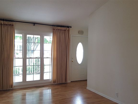 2nd image of 726 Tamarac Dr