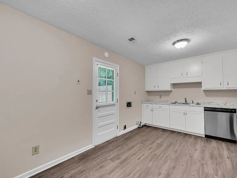 153 Creekwood Dr — Photo 7