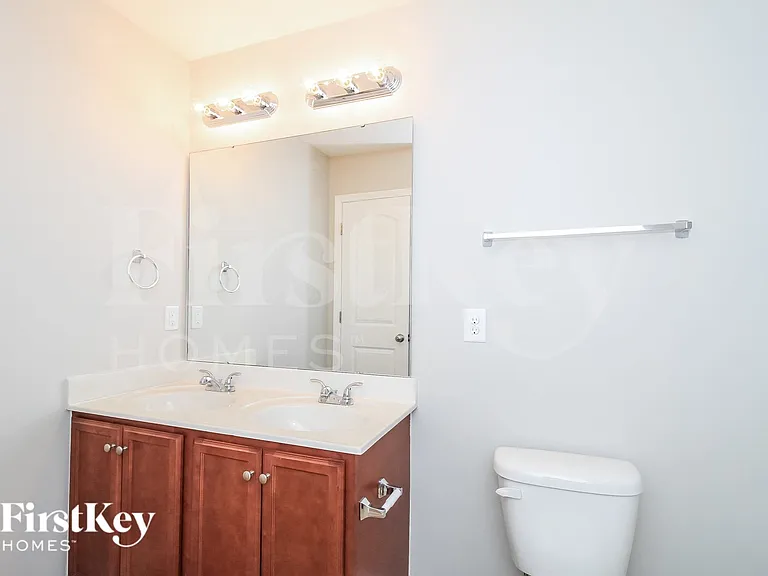4360 Oak Pointe Dr — Photo 8
