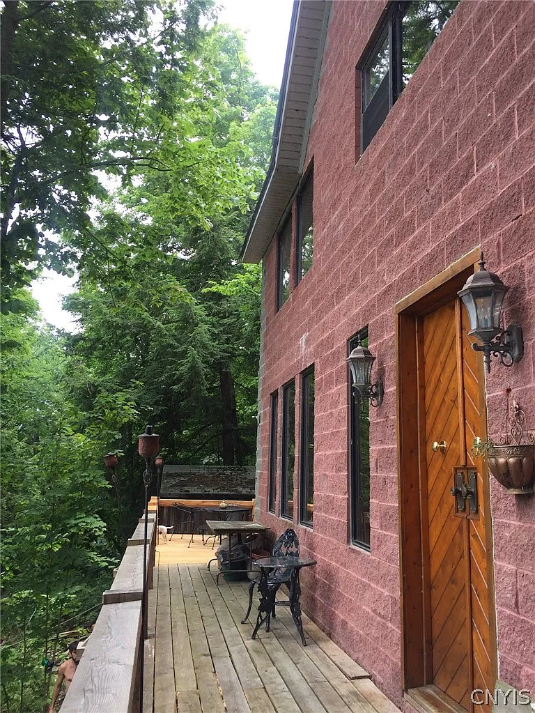 2 bed, 1.5 bath, 2880 sqft, $1,800 — Photo 1