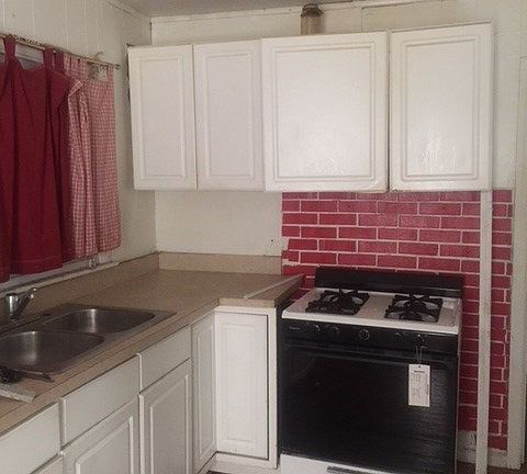 3rd image of 129 E Superior St