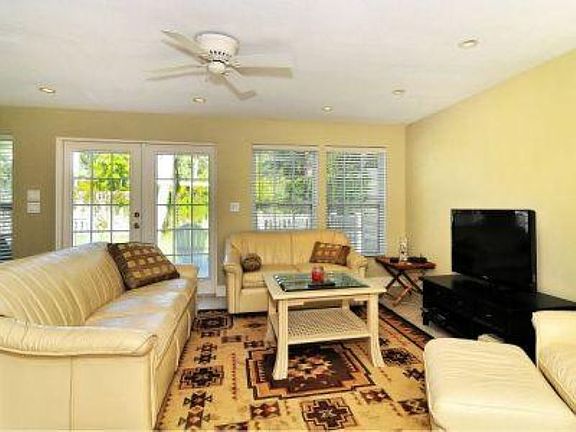 3rd image of 643 Calle De Peru