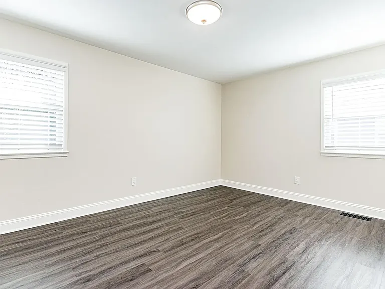 4800 Sweetbriar Dr — Photo 9