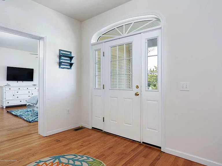 111 York Ave — Photo 7