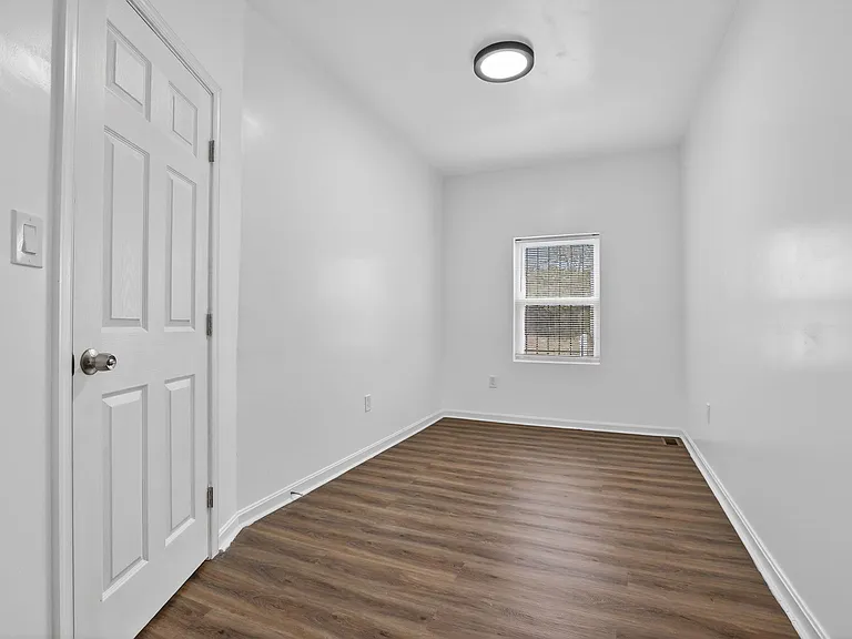 2537 Hollins St — Photo 5