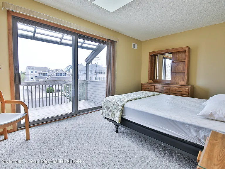 21 Brown Ave — Photo 46